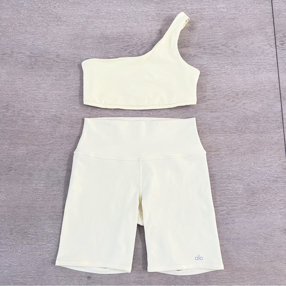 alo Workout Set. Pixie Bra Top & High Waist Biker shorts. Yellow. Sz M.
